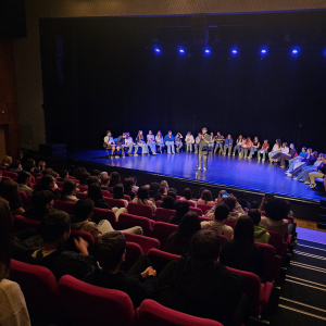 Neimad et les 25 finalistes sur la scène de l'Odyssée de Dol